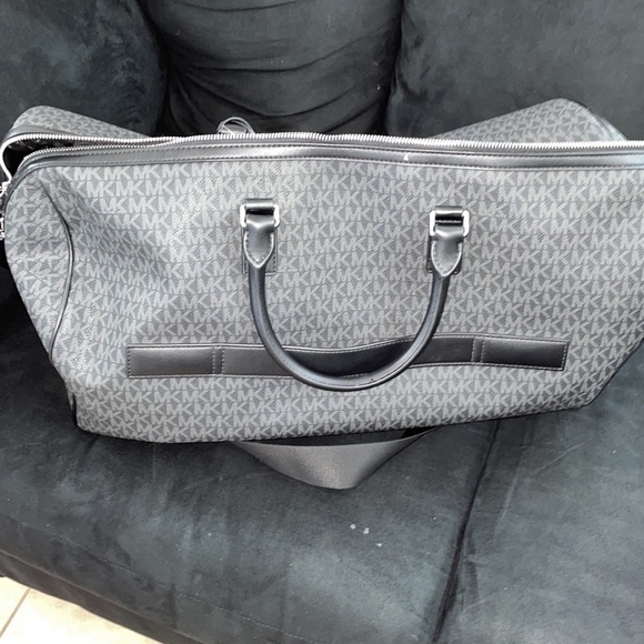 Used Michael kors weekender bag!! - Picture 7 of 9